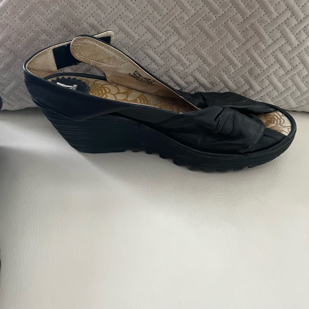 Fly Alonso. black open toe size 38.